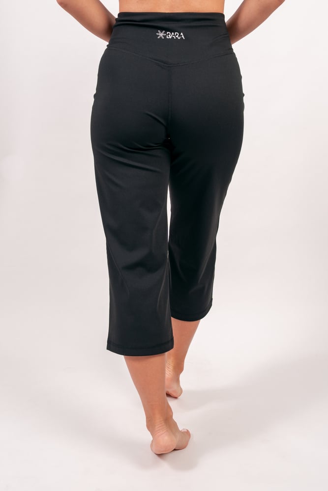 BARA Sportswear - Wide Capri Pants ⎮ Buy Capri Pants at BARA